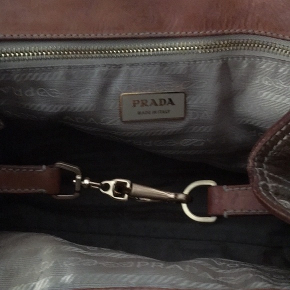 Prada purse - Picture 2 of 8
